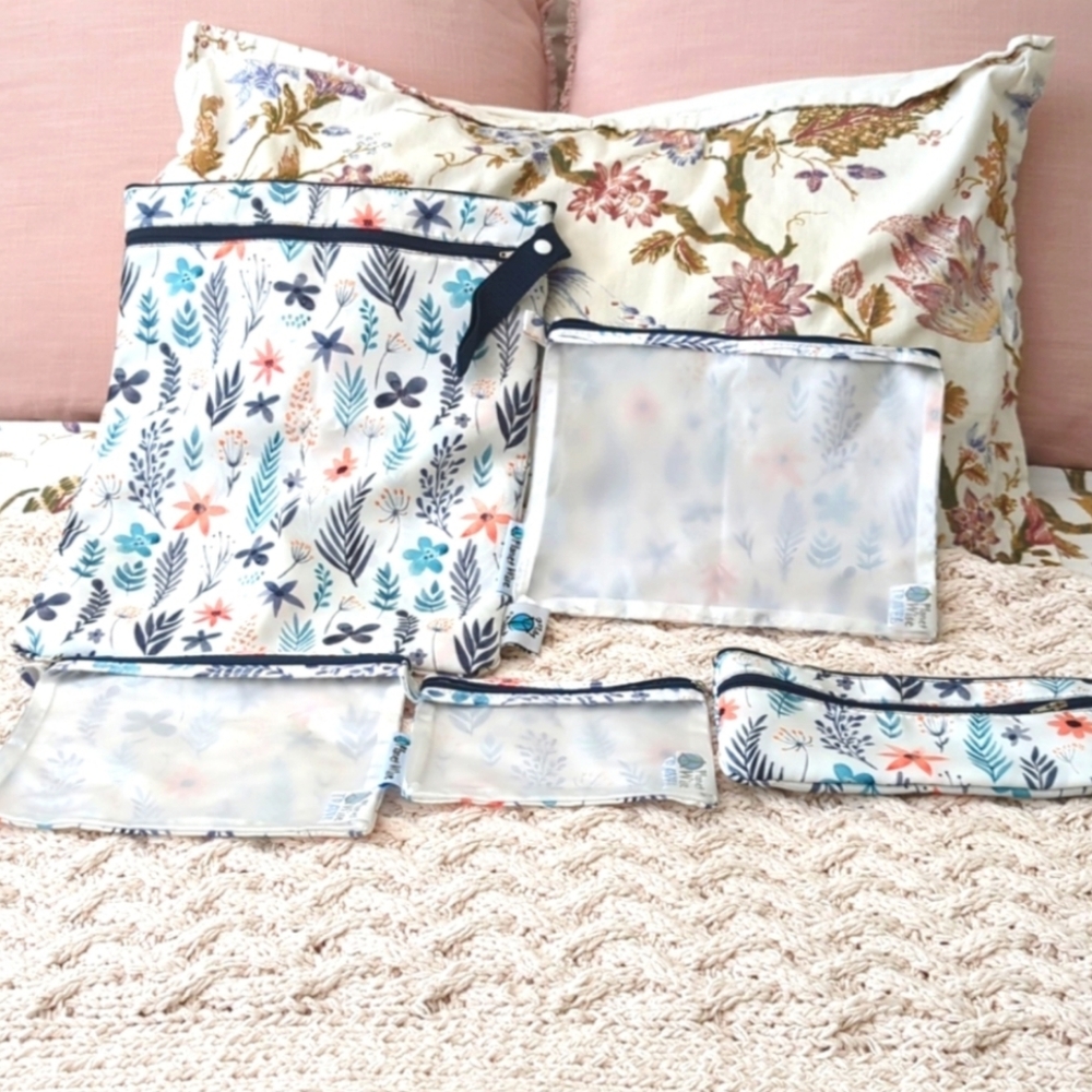 Planet Wise Set Toiletry Bag & Wet Bag